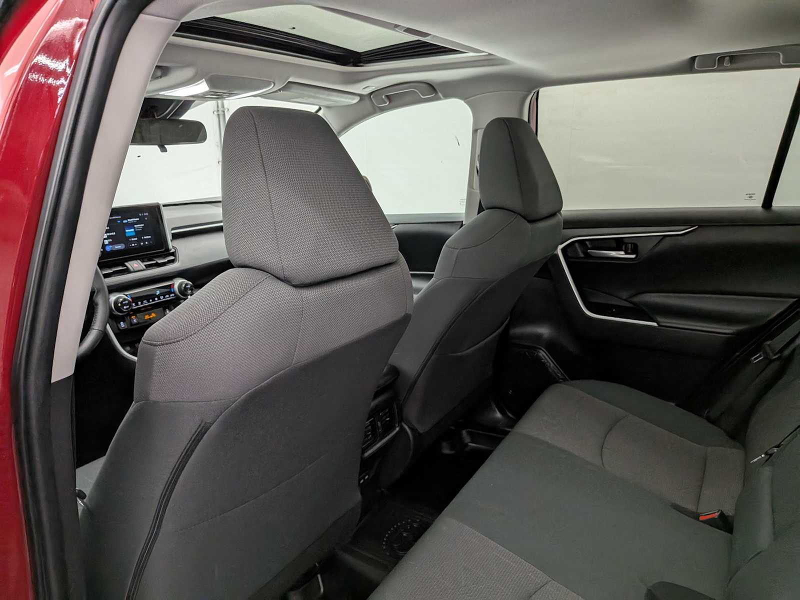 2024 Toyota RAV4 XLE photo 18