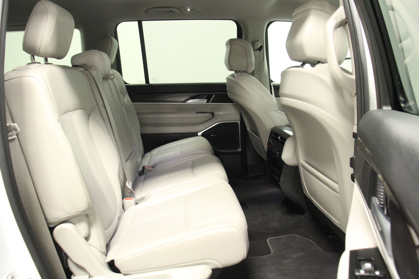 2024 Jeep Wagoneer Base photo 16