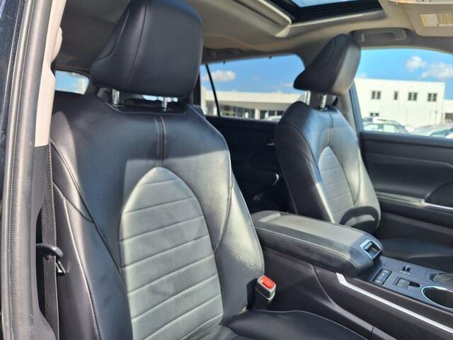 2022 Toyota Highlander XLE photo 29