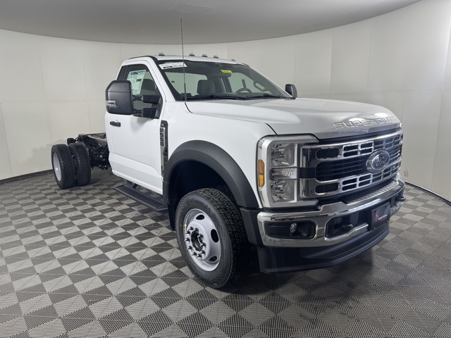 2025 Ford F-550 Super Duty Chassis Cab XL's photo