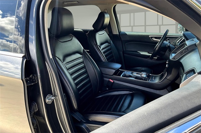2020 Ford Edge SEL photo 8