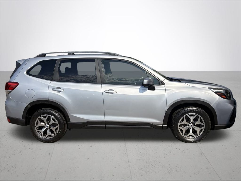 2019 Subaru Forester Premium photo 6