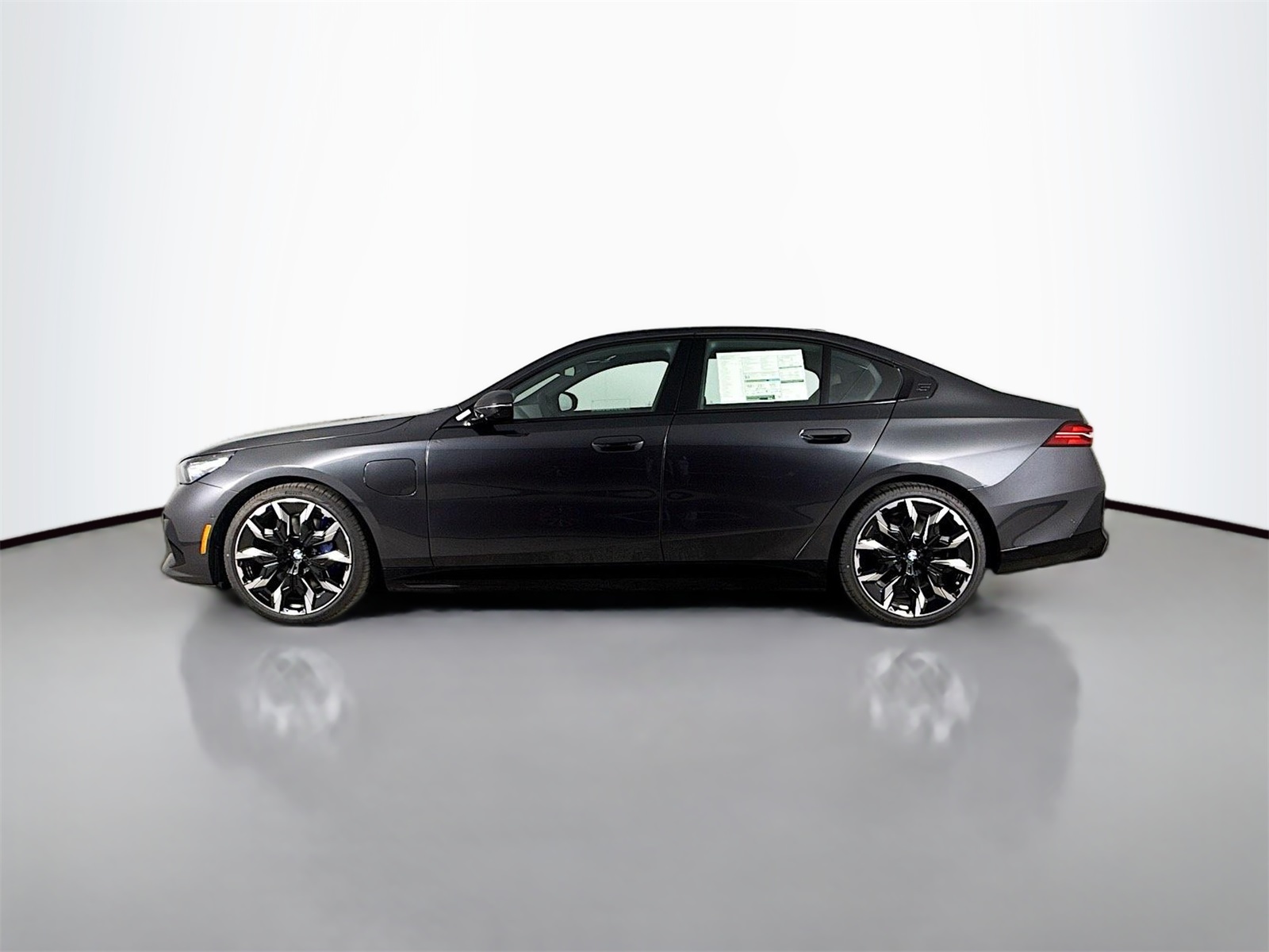 2026 Bmw 550e 550e xDrive photo 4