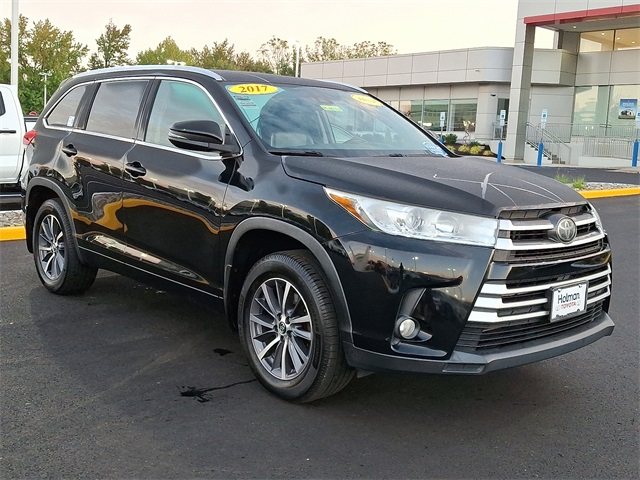 2017 Toyota Highlander XLE photo 2