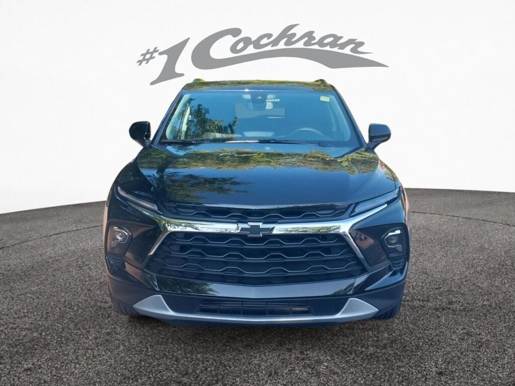 2025 Chevrolet Blazer photo 2