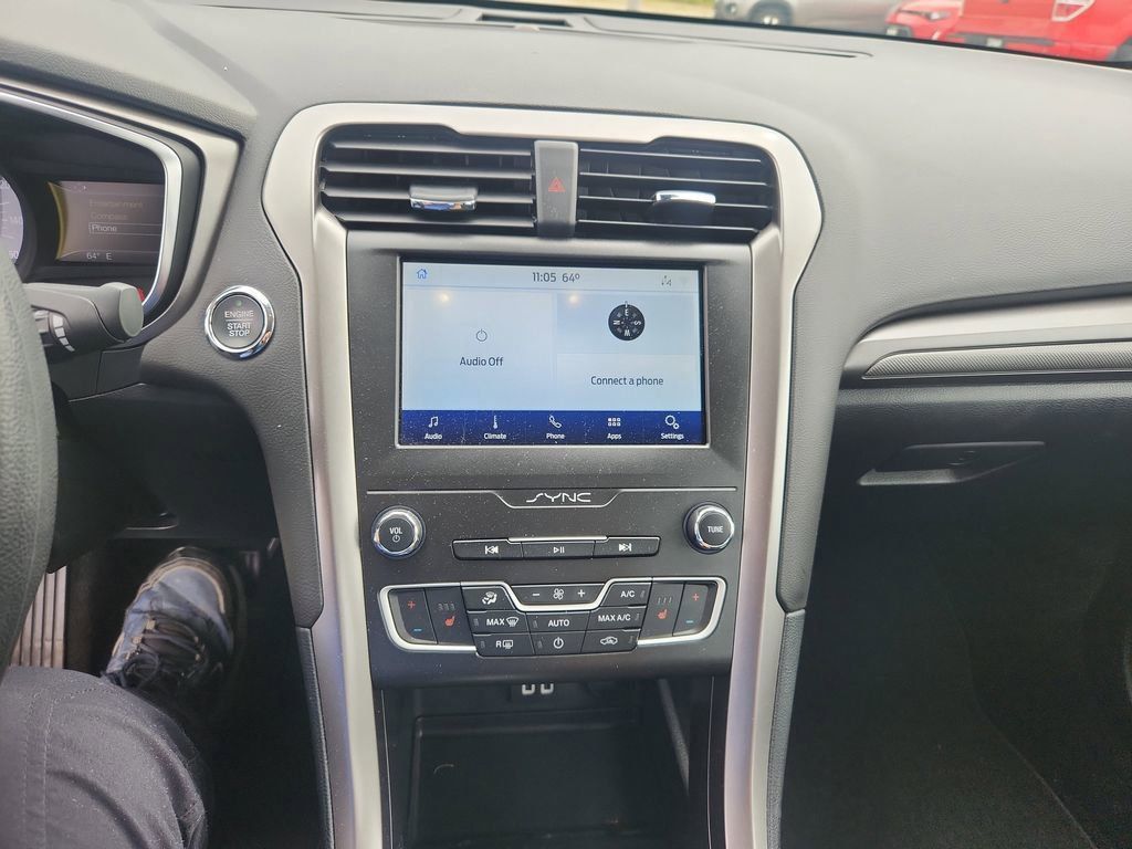 2020 Ford Fusion SE photo 16