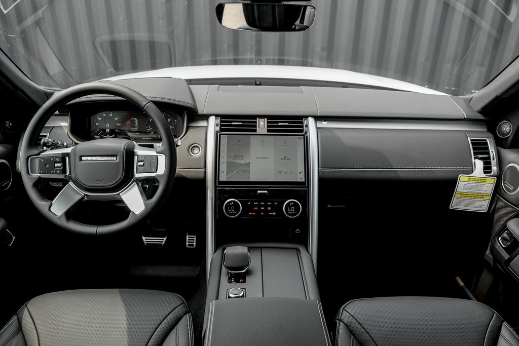 2025 Land Rover Discovery SE photo 17