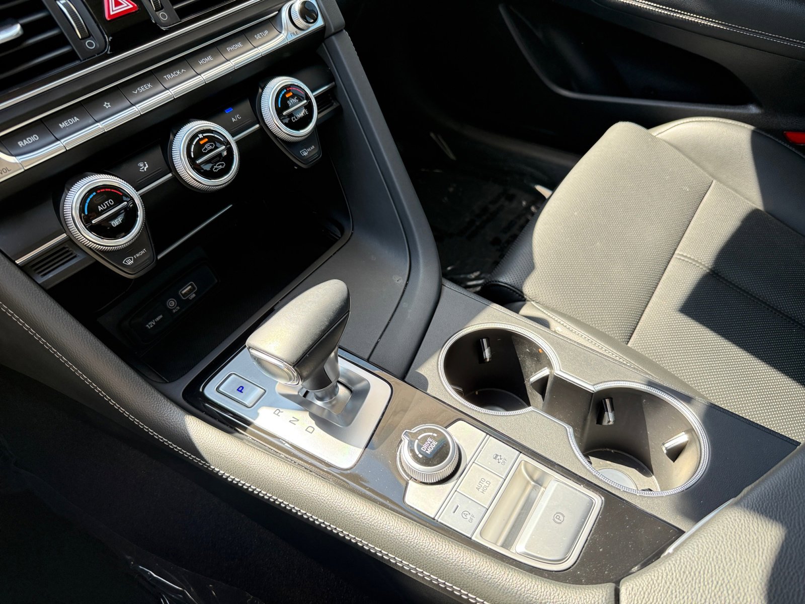2020 Genesis G70 2.0T photo 13