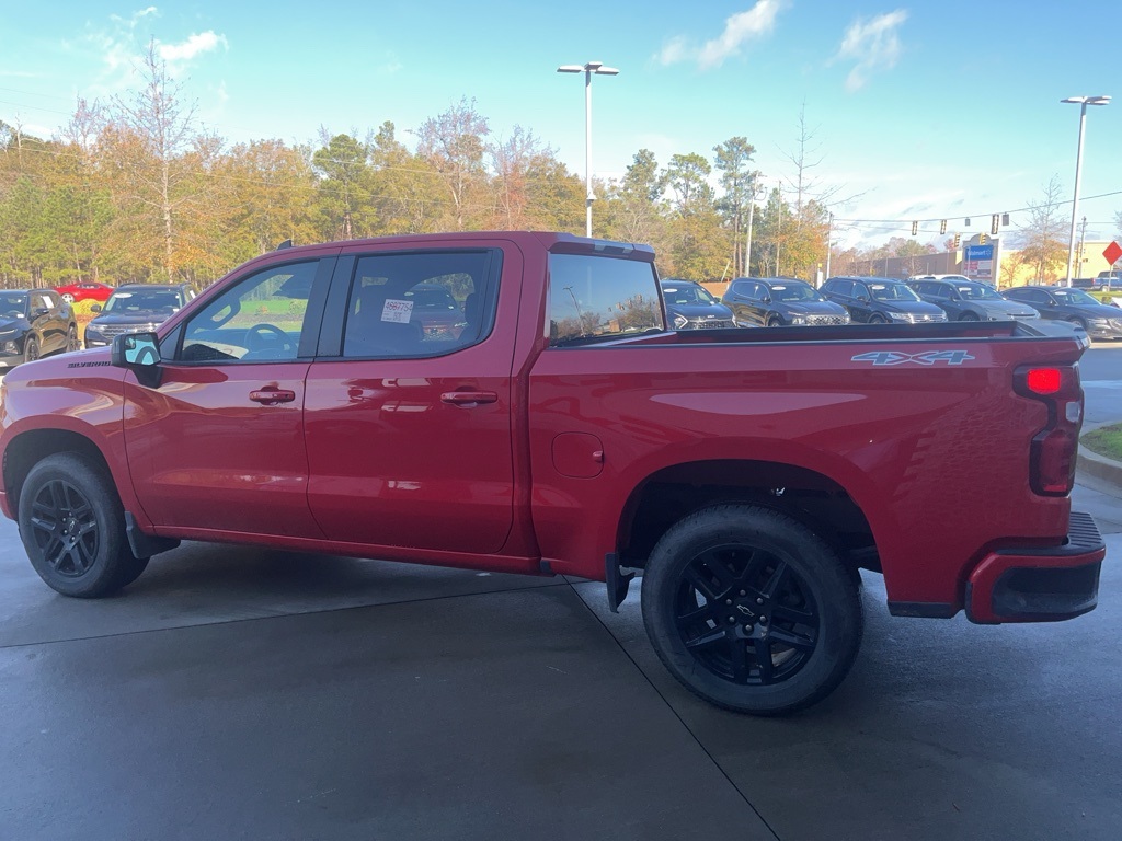 2023 Chevrolet Silverado 1500 RST photo 3