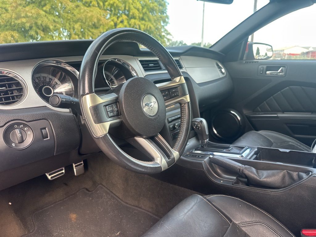 2013 Ford Mustang GT Premium photo 2