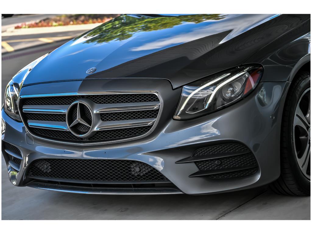 2017 Mercedes Benz E 300 4MATIC photo 4