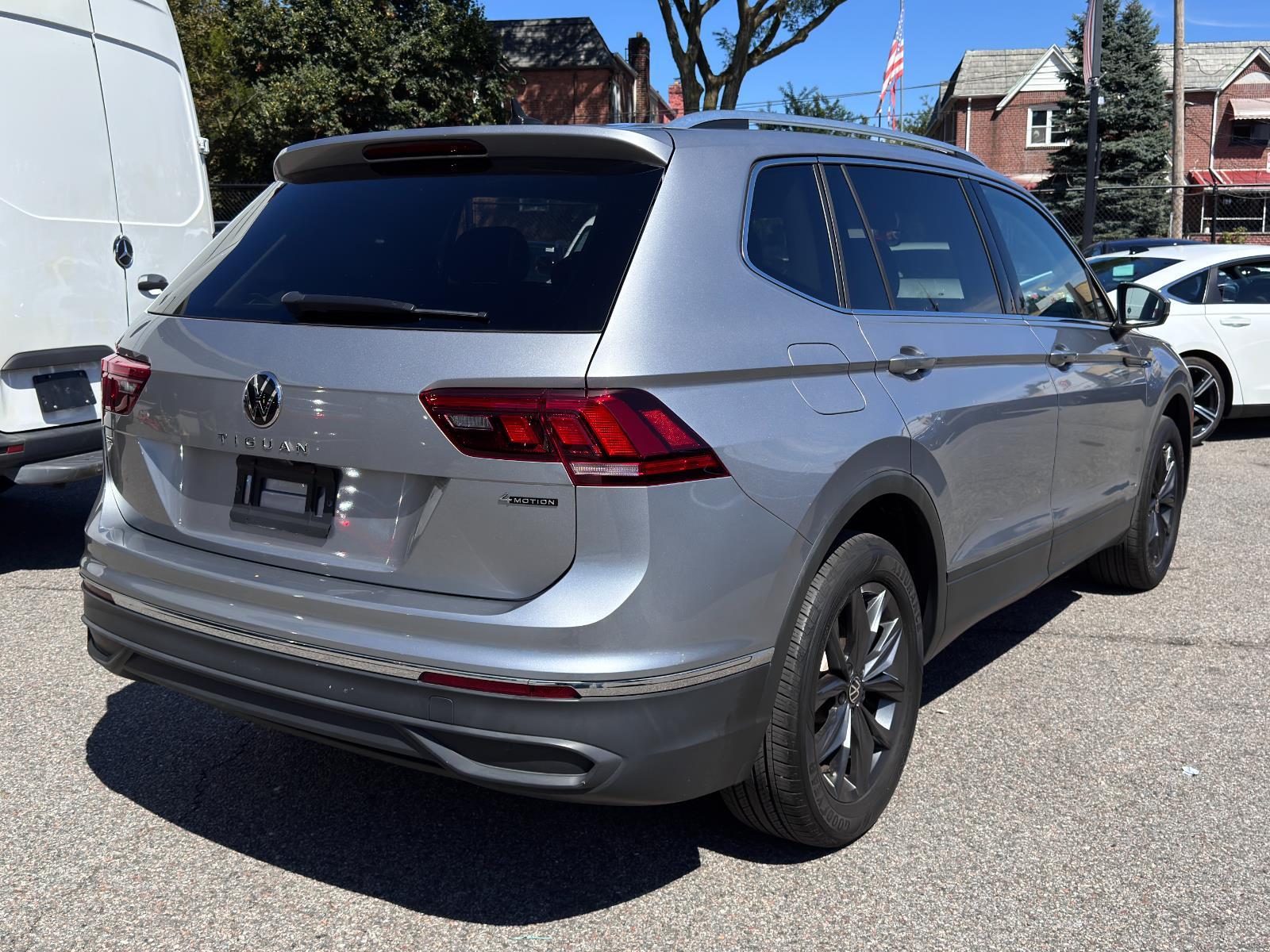 2022 Volkswagen Tiguan SE photo 3