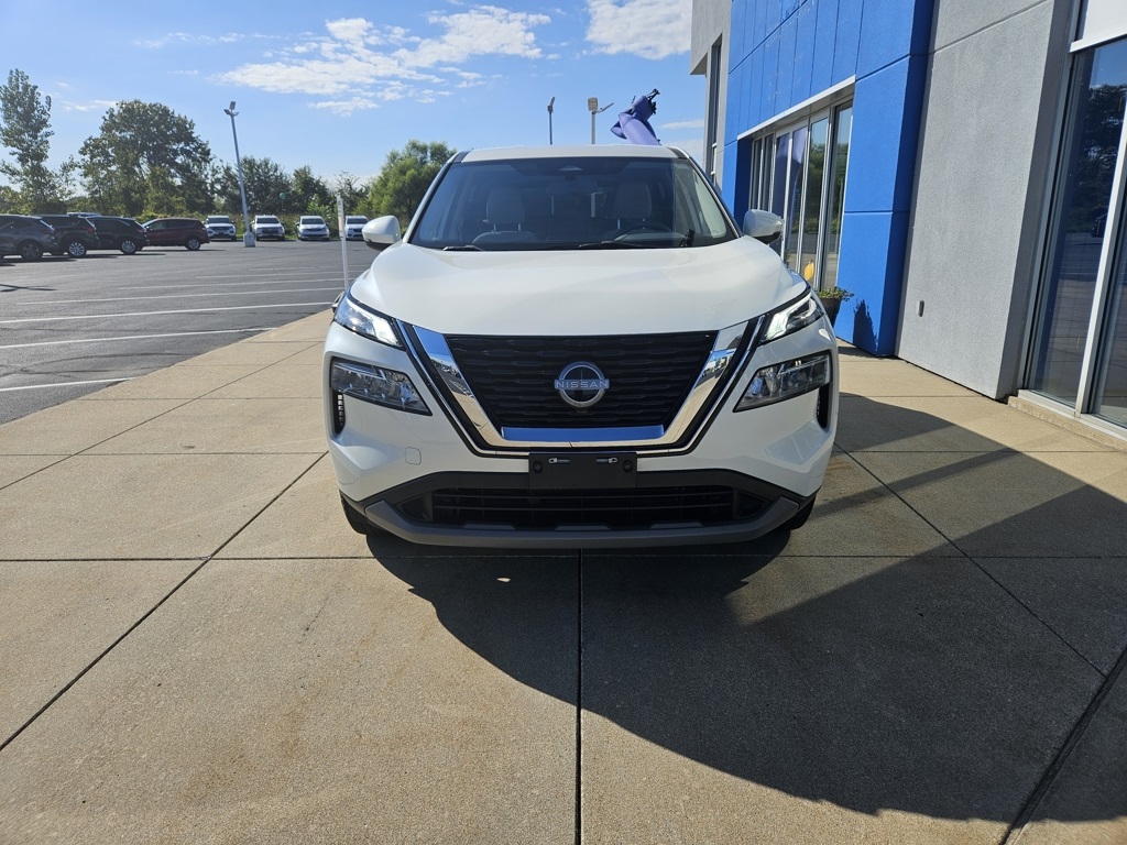 2023 Nissan Rogue SV photo 2