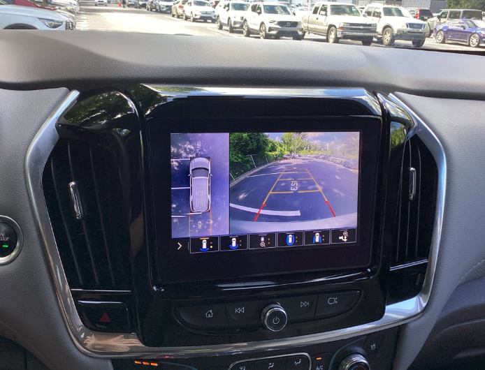 2021 Chevrolet Traverse Premier photo 2