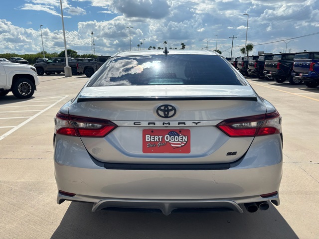 2022 Toyota Camry SE photo 3