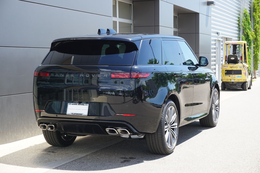 2025 Land Rover Range Rover Sport SE photo 2