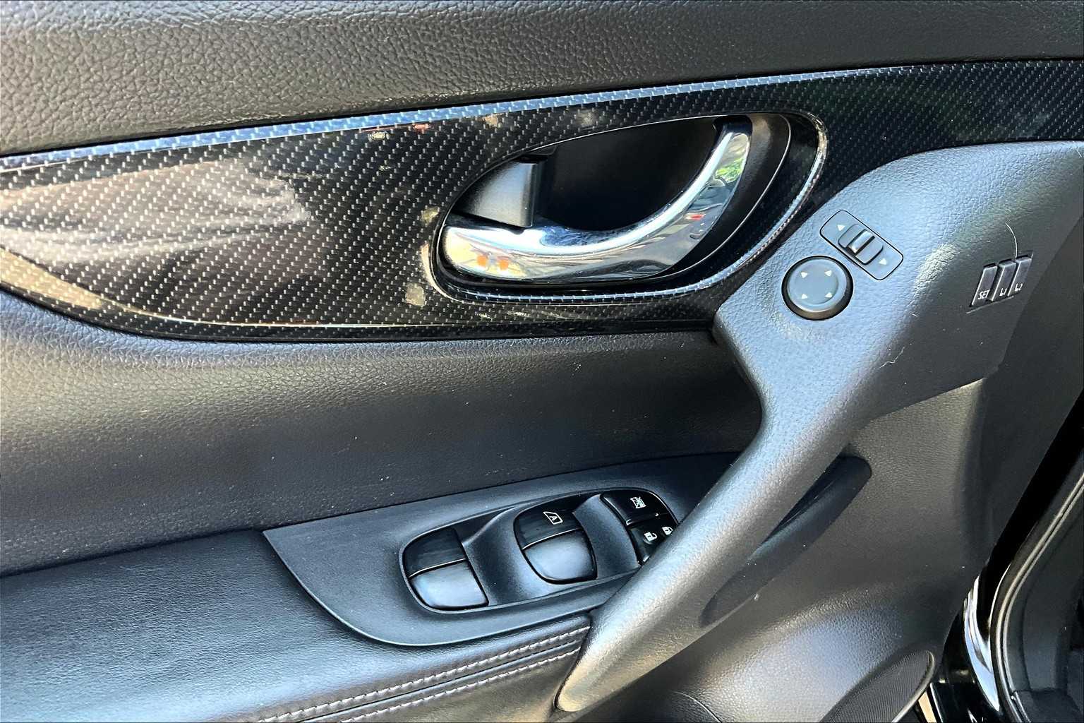 2017 Nissan Rogue SL photo 30