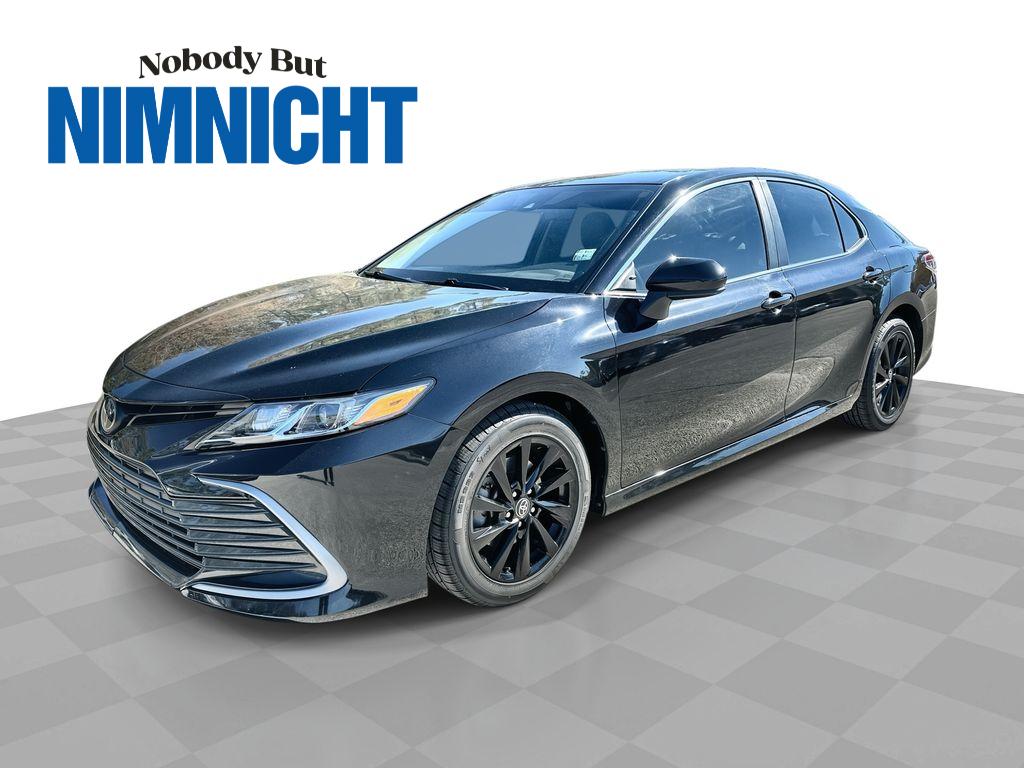 2023 Toyota Camry LE's photo