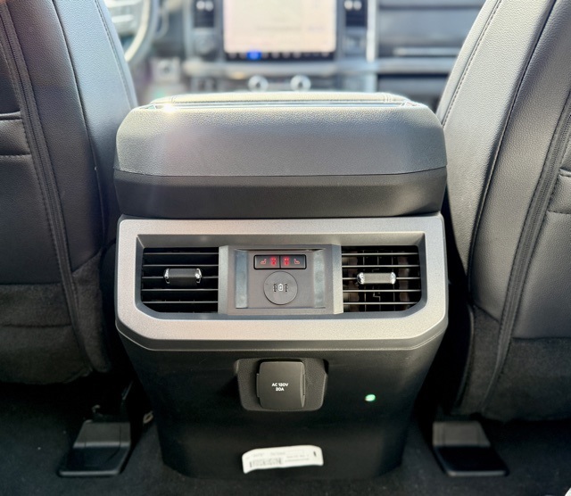 2025 Ford F-350 Lariat photo 24