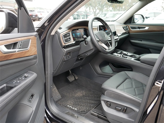 2025 Volkswagen Atlas SE Technology photo 11