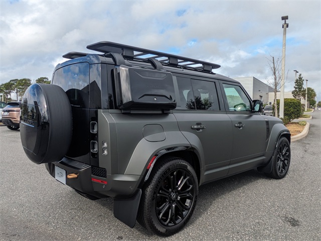 2025 Land Rover Defender 110 V8 photo 2
