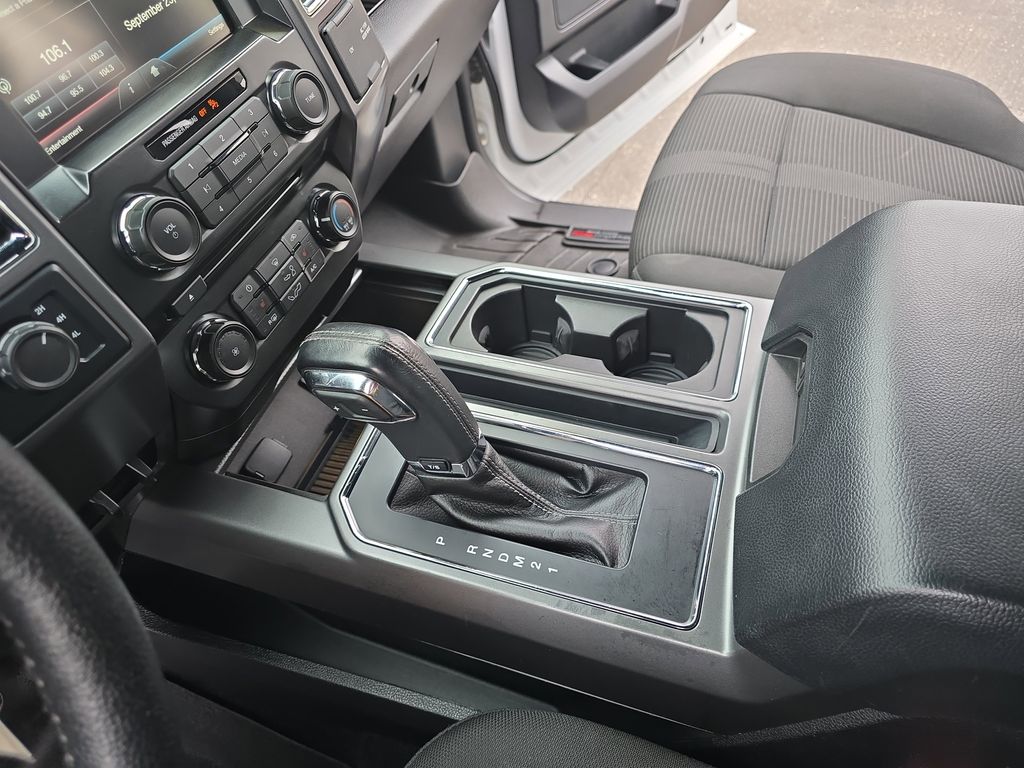 2015 Ford F-150 XLT photo 21