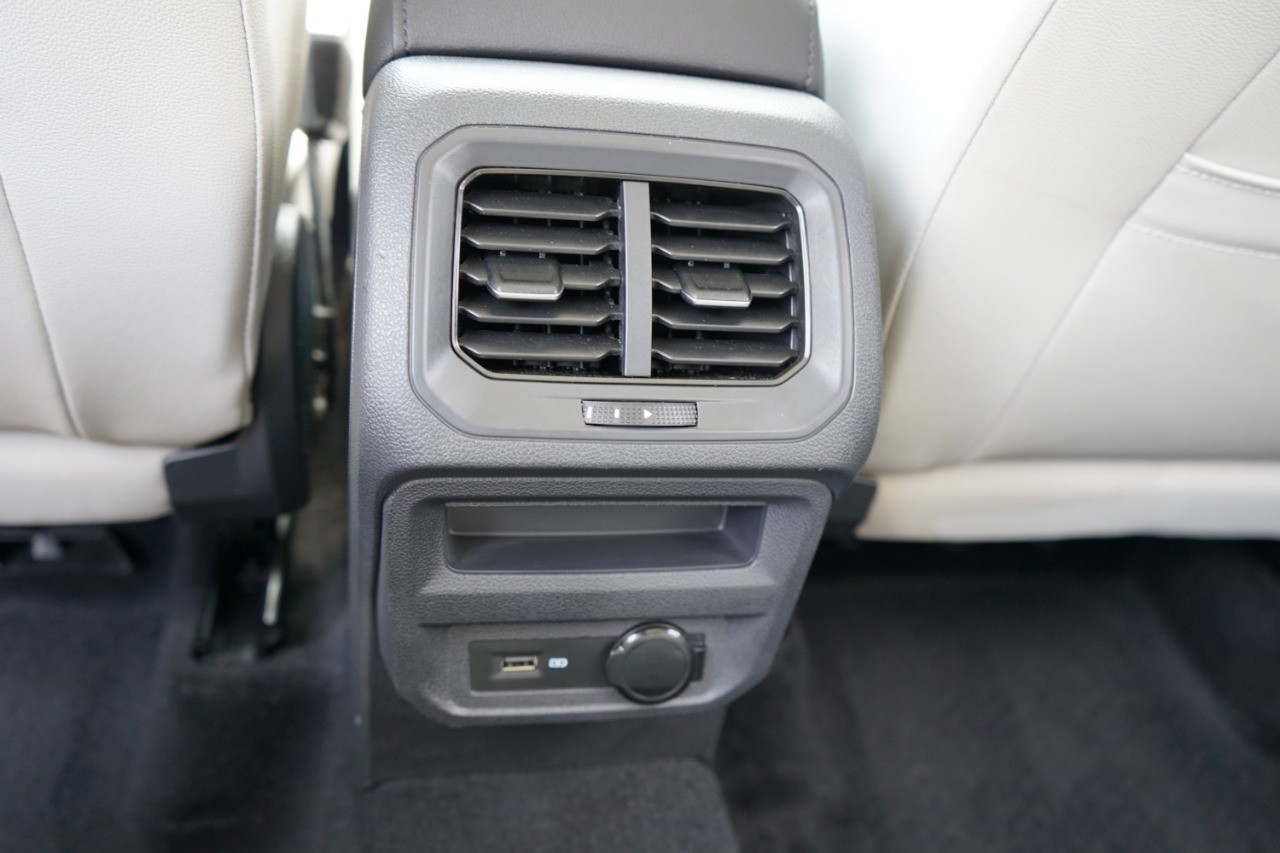 2020 Volkswagen Tiguan SEL photo 27