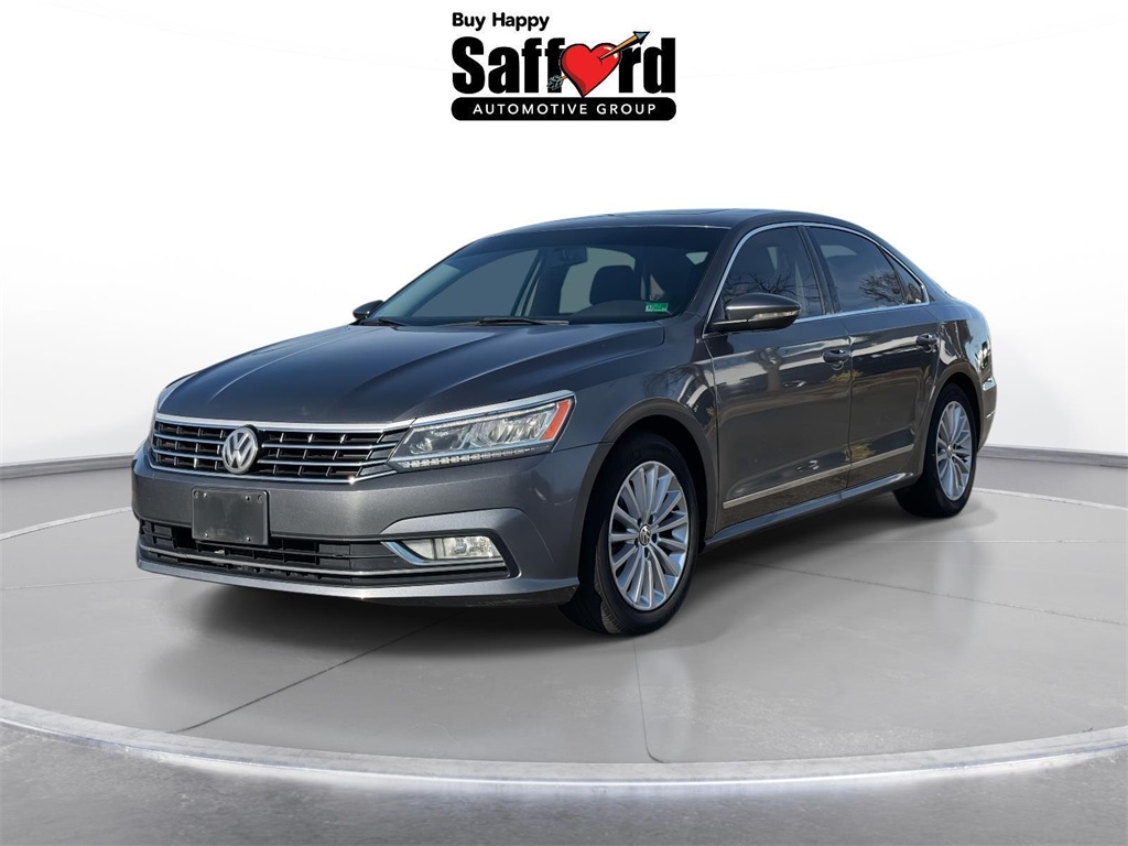 2016 Volkswagen Passat SE's photo