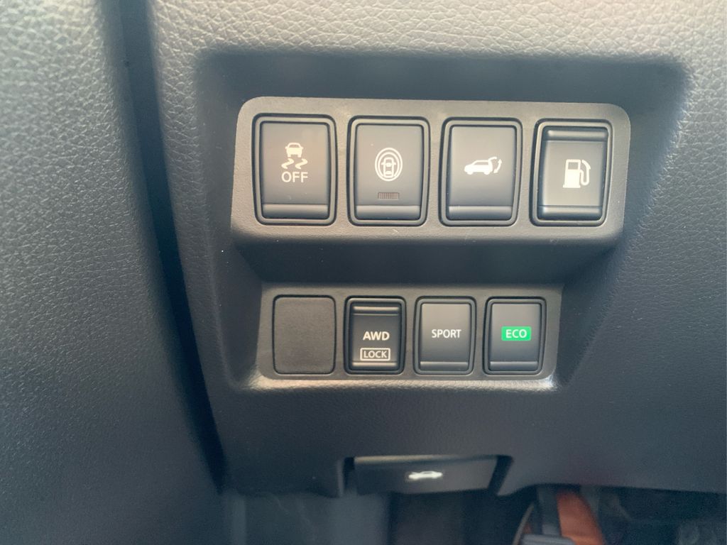 2020 Nissan Rogue SV photo 28