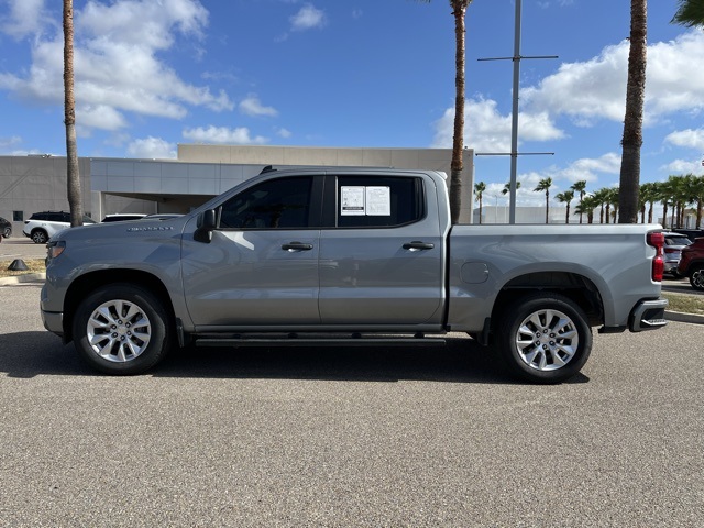2023 Chevrolet Silverado 1500 Custom photo 2