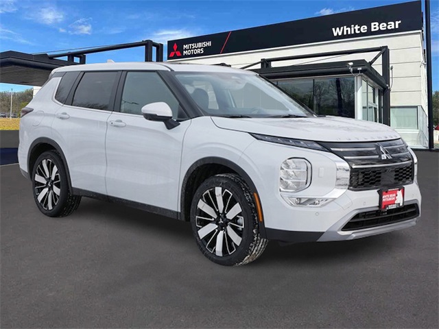 2026 Mitsubishi Outlander SE's photo