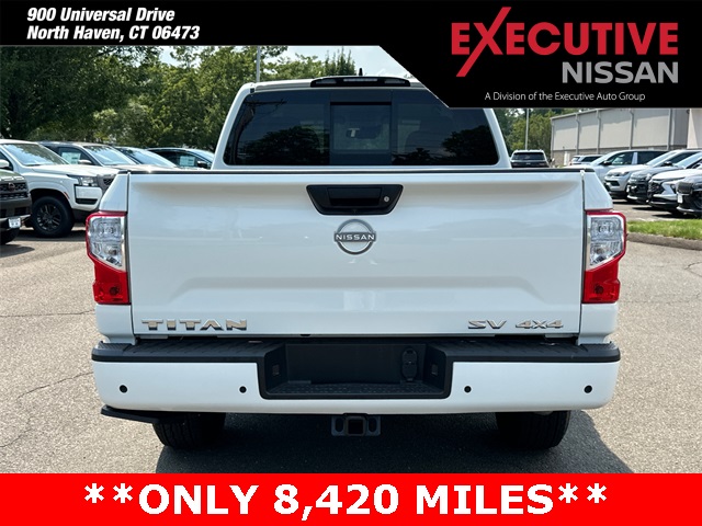 2024 Nissan Titan Crew Cab photo 2