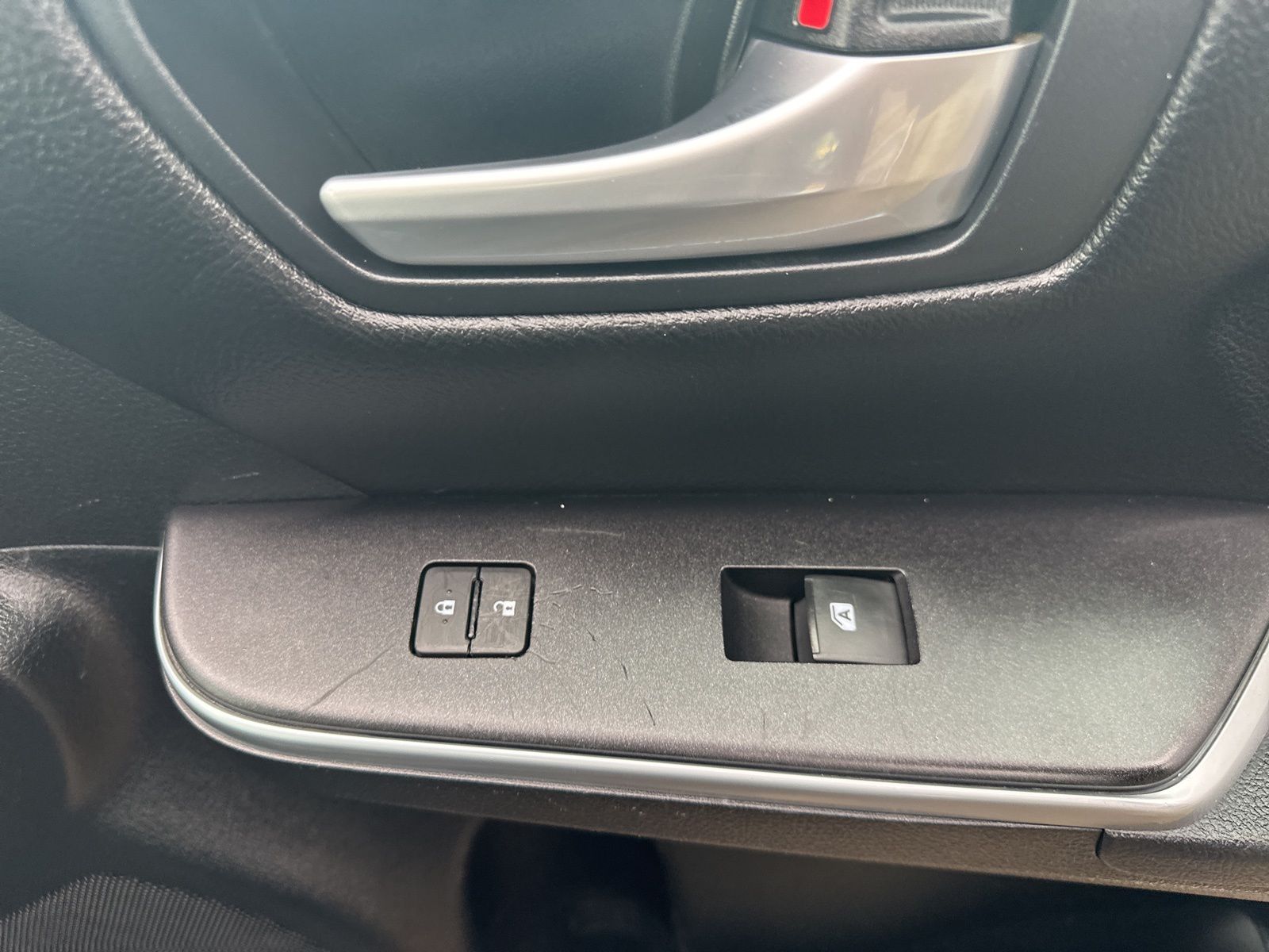 2016 Toyota Camry XLE photo 30