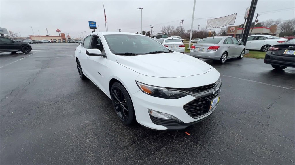 2024 Chevrolet Malibu 1LT photo 2