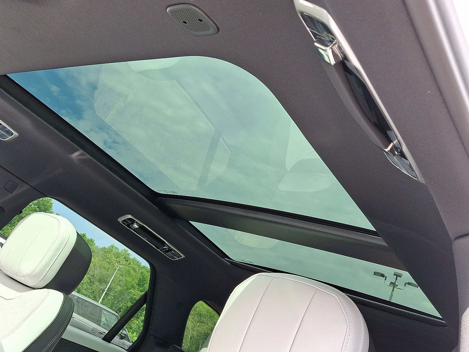 2025 Land Rover Range Rover Sport SE photo 15