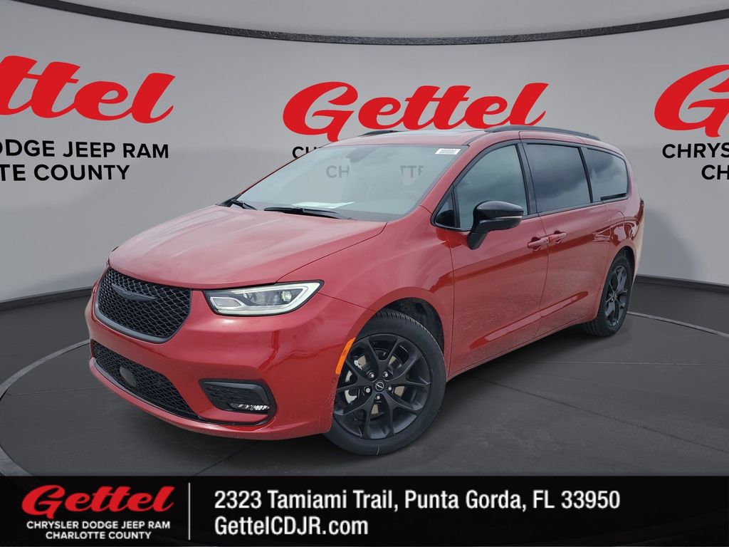 2026 Chrysler Pacifica Limited's photo