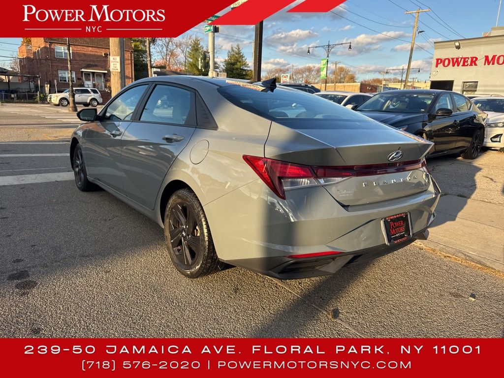 2021 Hyundai Elantra SEL photo 3