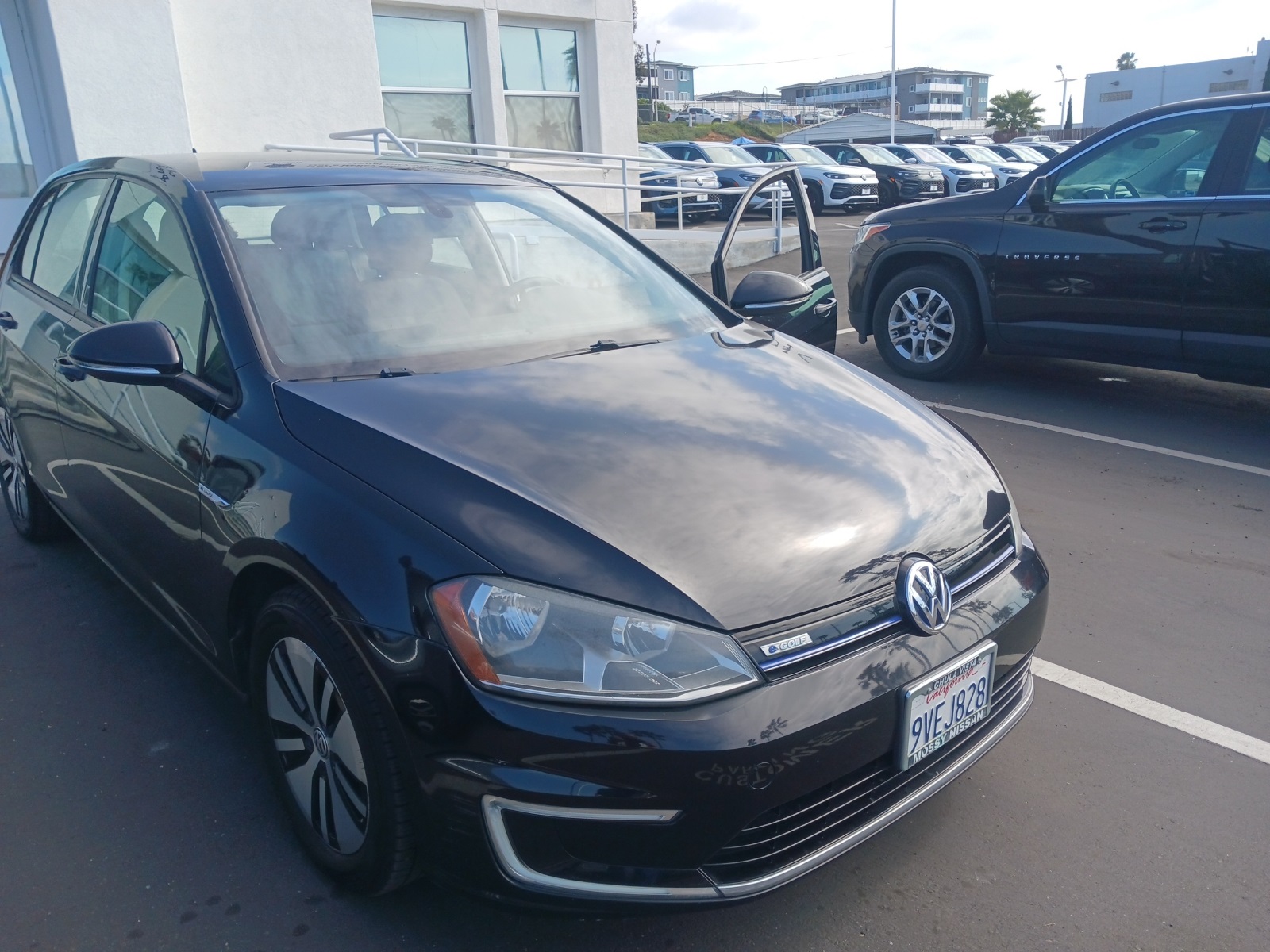 Used 2016 Volkswagen e-Golf e-Golf SE with VIN WVWKP7AU7GW903669 for sale in National City, CA