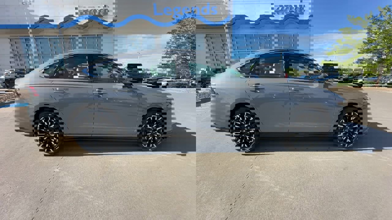 2025 Honda Accord Hybrid Touring photo 9