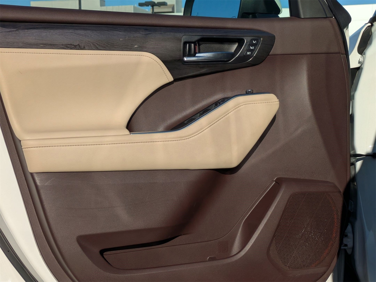 2020 Toyota Highlander Limited photo 14