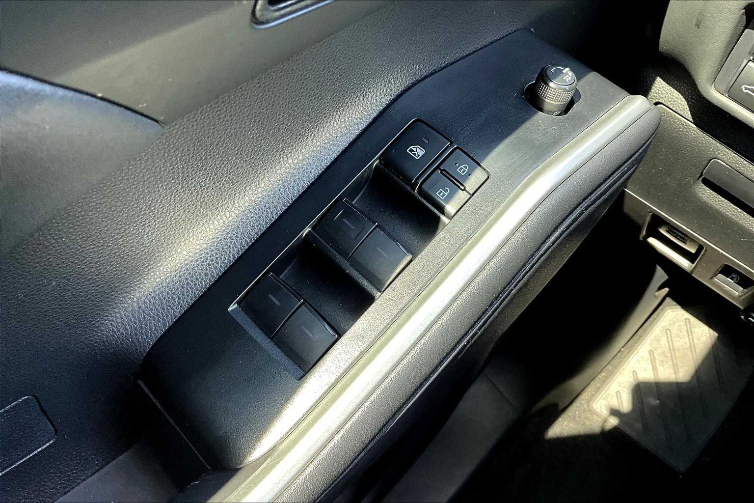 2021 Toyota Highlander XLE photo 31