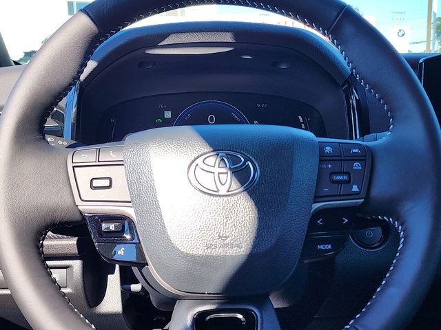 2025 Toyota Camry SE photo 9