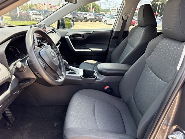 2024 Toyota RAV4 XLE photo 8