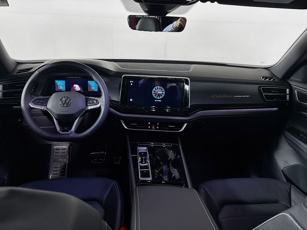 2025 Volkswagen Atlas Cross Sport SEL R-Line photo 12