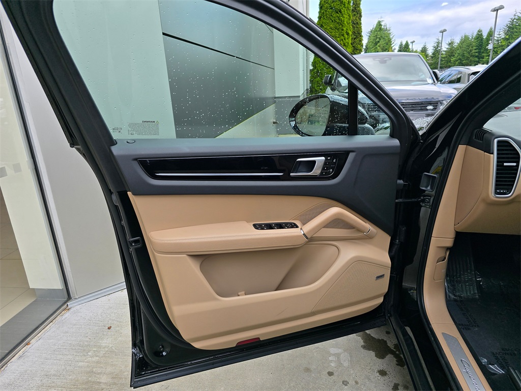 2021 Porsche Cayenne E-Hybrid Coupe Base photo 22