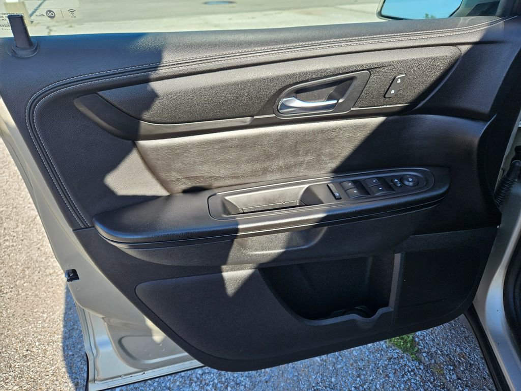 2017 Chevrolet Traverse 1LT photo 18