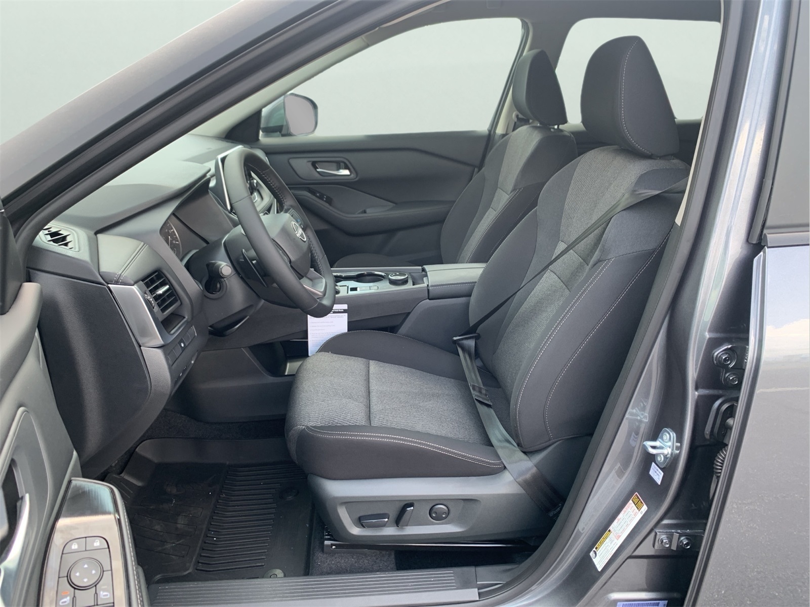 2026 Nissan Rogue SV photo 14