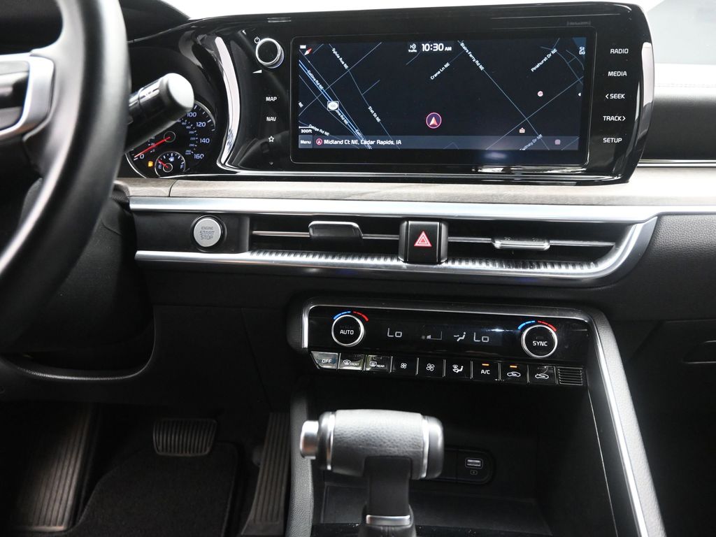 2022 Kia K5 EX photo 11