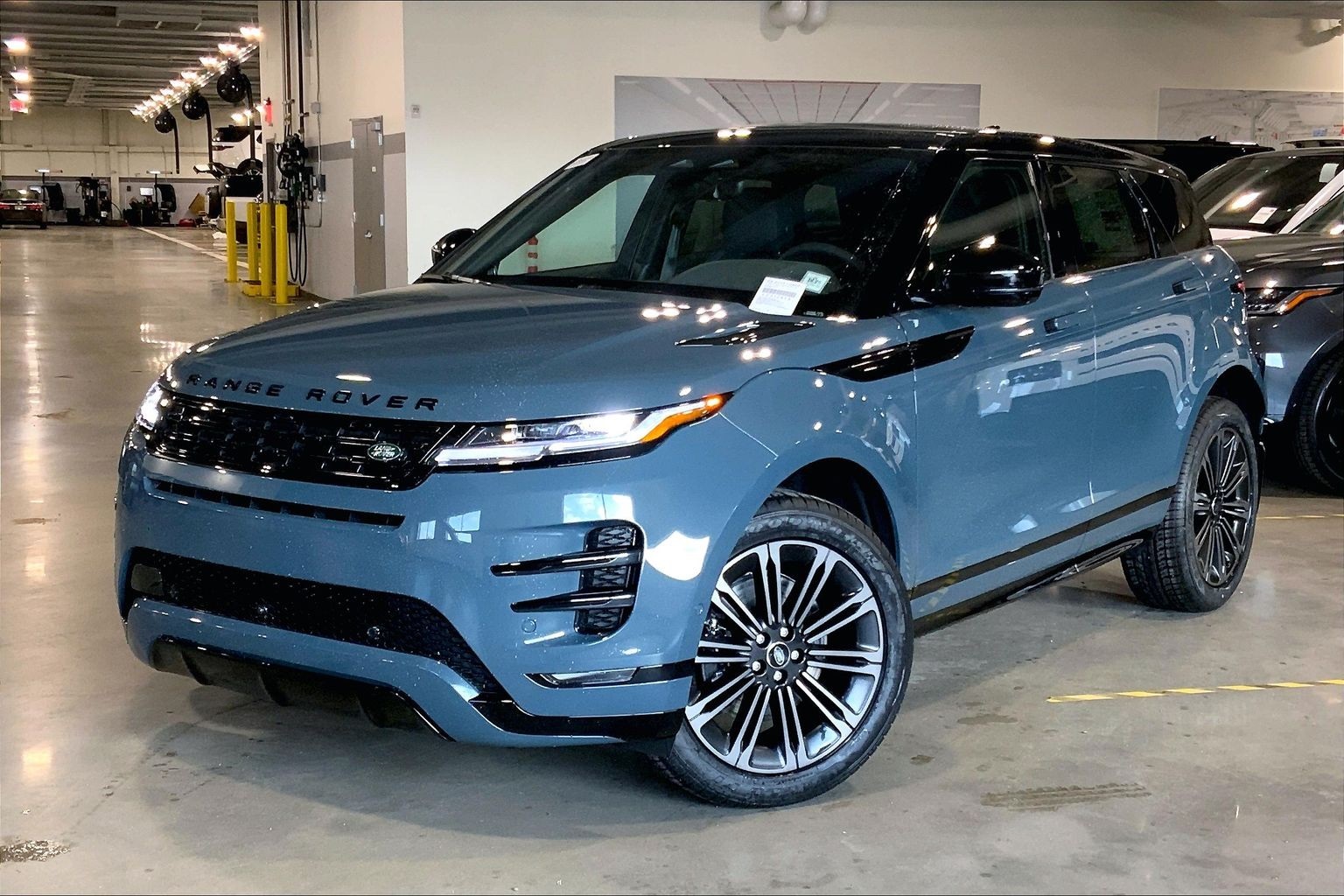 2026 Land Rover Range Rover Evoque Dynamic SE