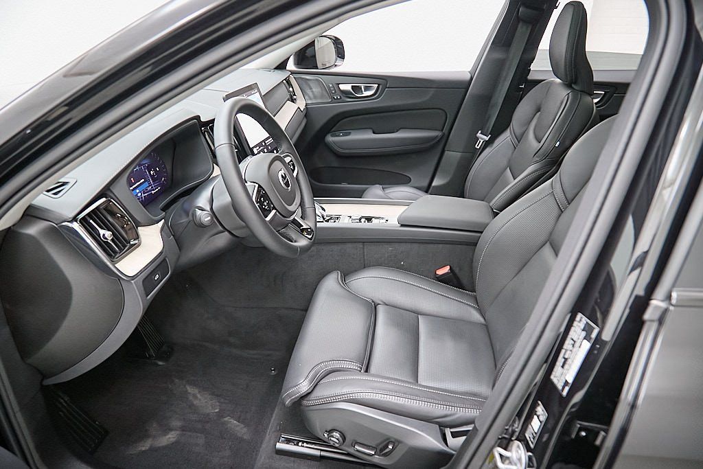 2026 VOLVO XC60 - Image 13